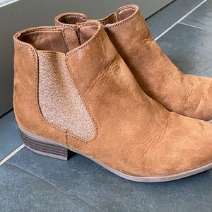 SO Kids Tan Suede Boots